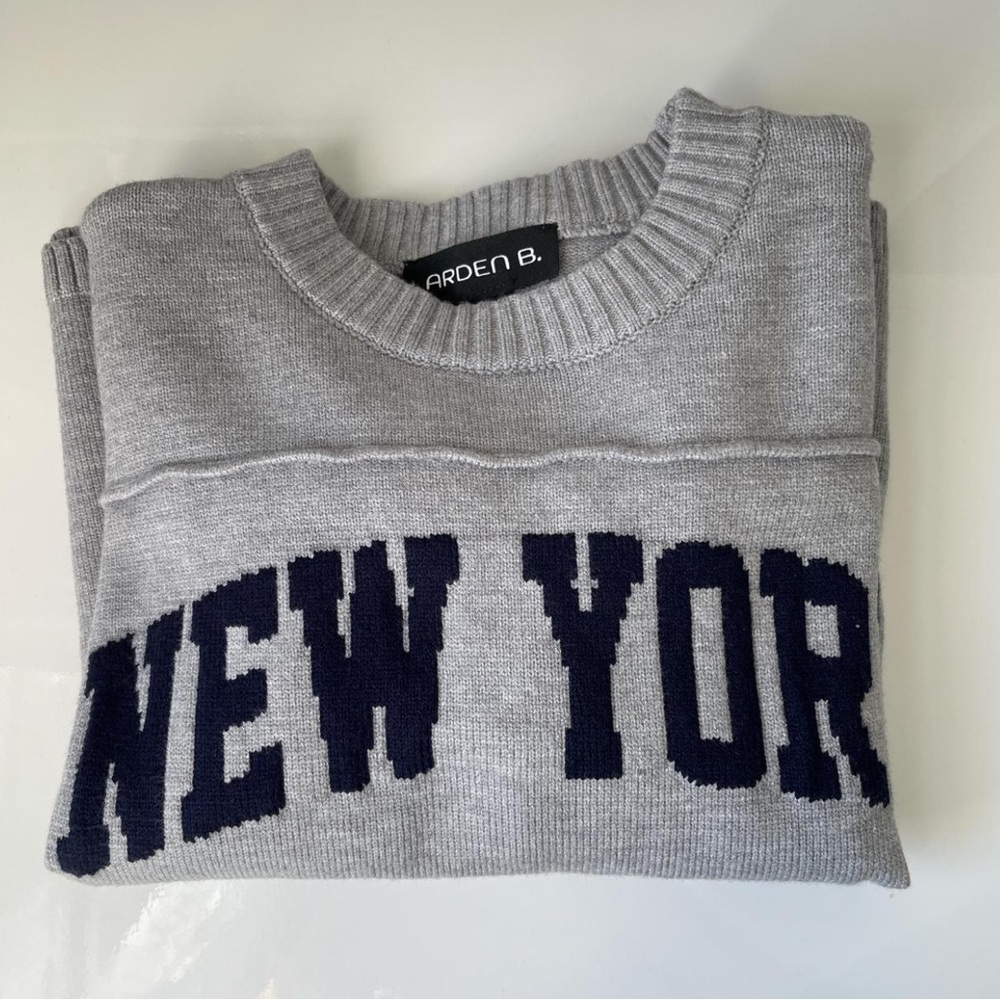 Vintage Arden B Gray Crewneck Sweater and Foldover Pants Navy New York Knit Set